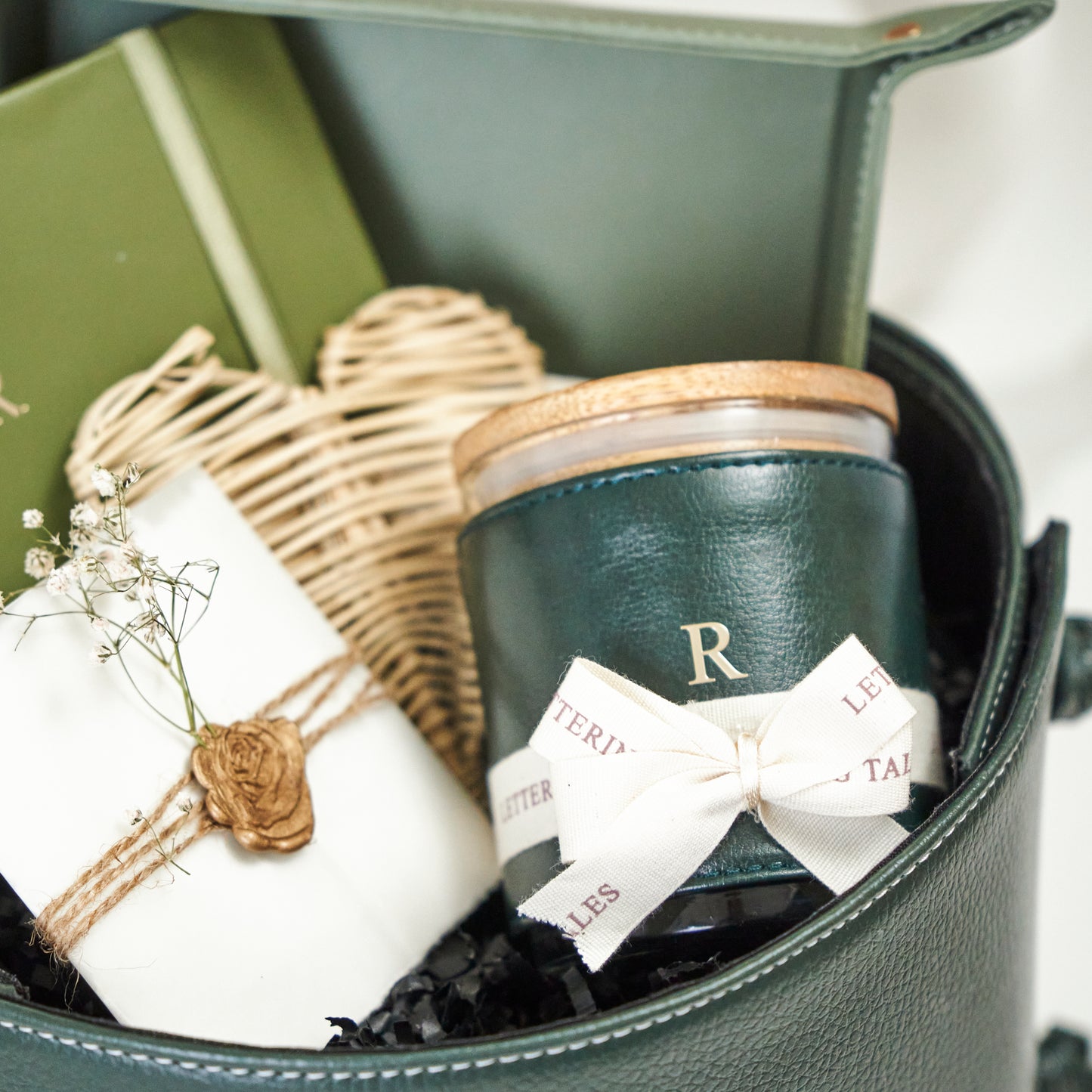 THE EVERGREEN ELEGANCE BASKET